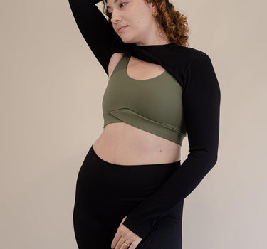 Sustainable long sleeve activewear shrug with a sophisticated ribbed design, providing optimal coverage and breathability.